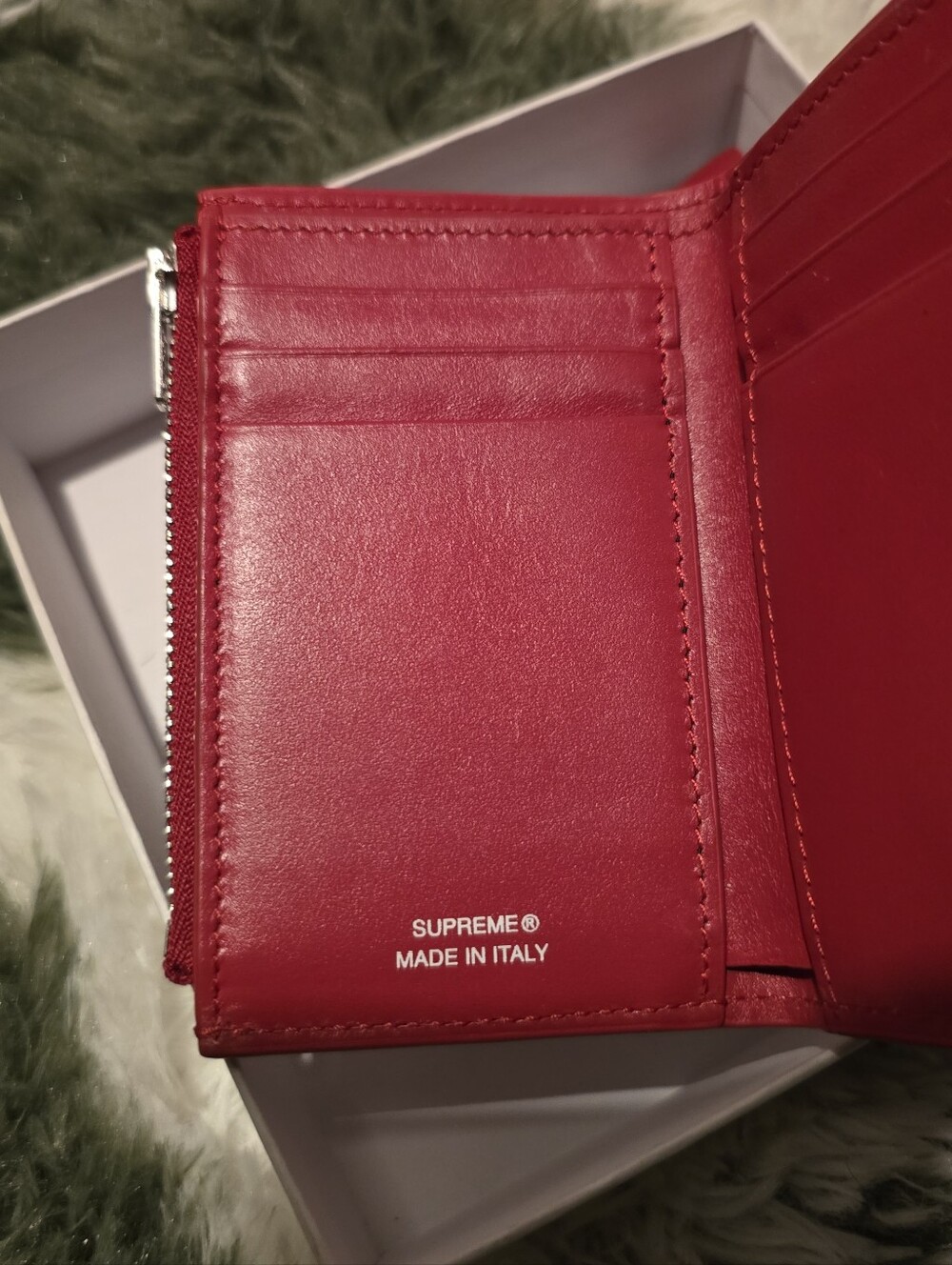 Supreme - Leather Chain Wallet | Red - Picture 3 of 8